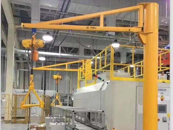 Standing column cantilever crane