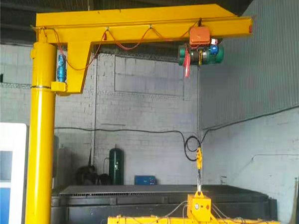 Standing column cantilever crane